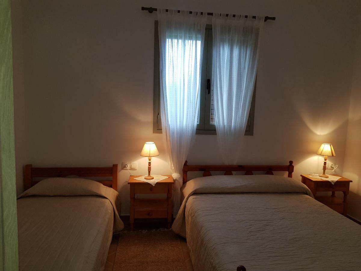 Theo'S Vacation Home 스키로스 외부 사진